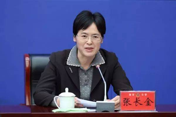 市委常委,组织部长张长金宣读了省委,市委关于刘必权,周达清同志职务