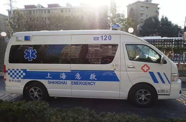 实锤!救护车机场闪灯接机,上海机场集团回应了