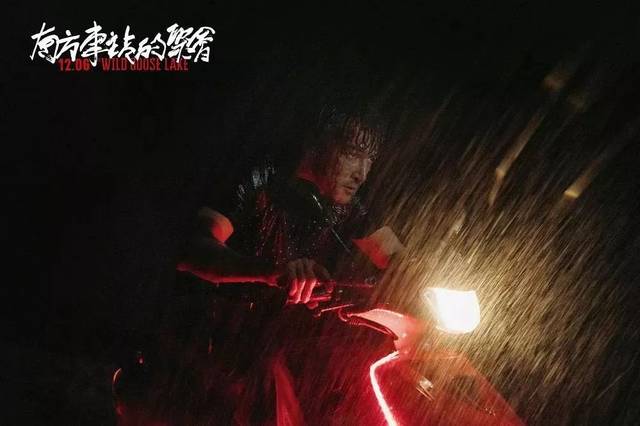 明明是个血腥悲伤的故事,他要有迷人的浪漫.