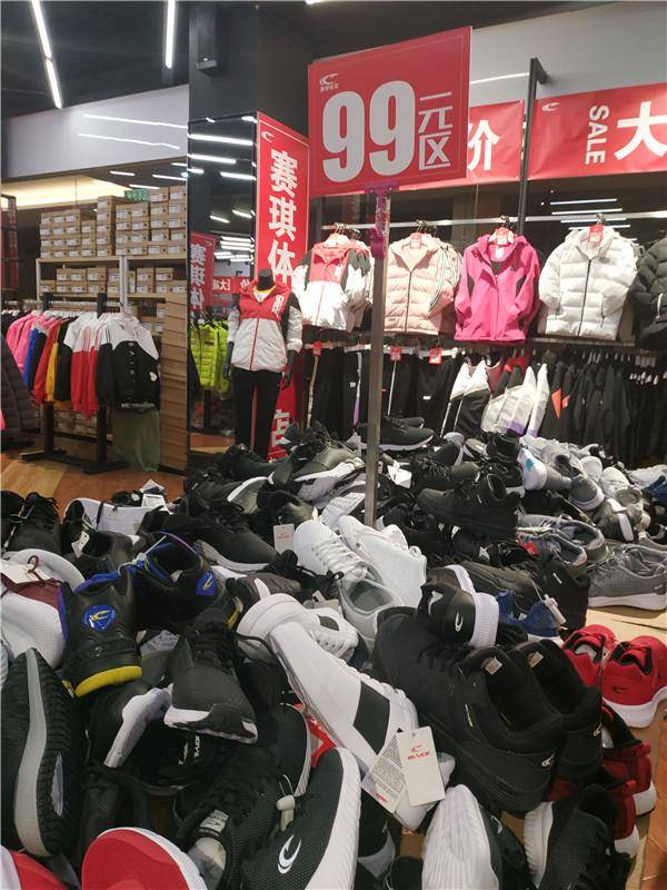我们来到鞋都晋江,瞧了瞧安踏,李宁和乔丹等运动品牌的工厂店!