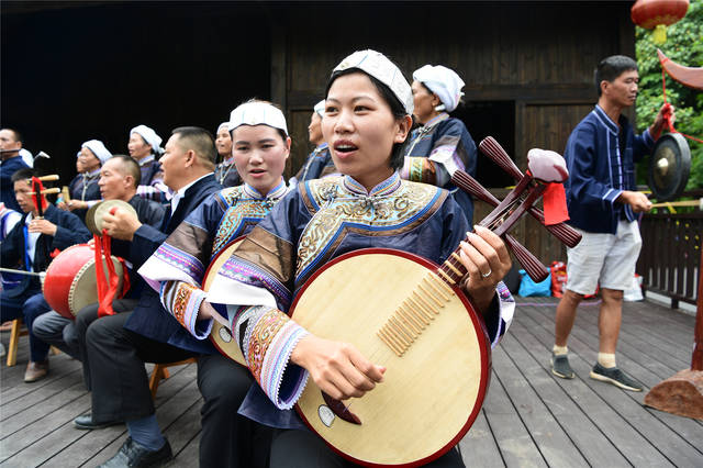 《布依族传统文化八音坐唱》