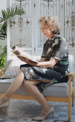 奶奶团也是闺蜜团 闲暇之余聚在一起 喝喝茶 看看书 时光静若风美人淡