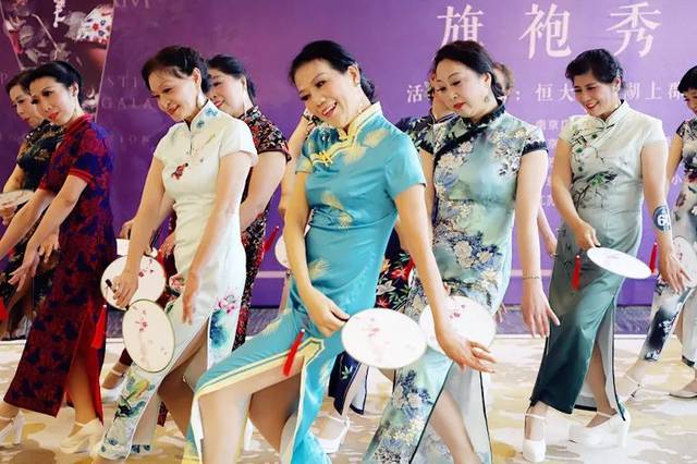 这是什么神仙旗袍秀场,令人心动!