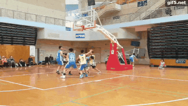 本次比赛分为三人篮球赛暨1v1挑战赛,1v1挑战赛分为6个组别,共76人