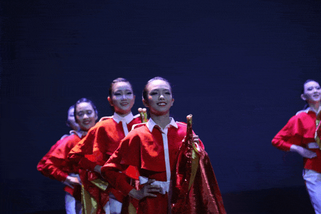 金帆艺术 | 接力旗帜 再铸荣光——2019年首师大附中舞蹈专场《旗帜》