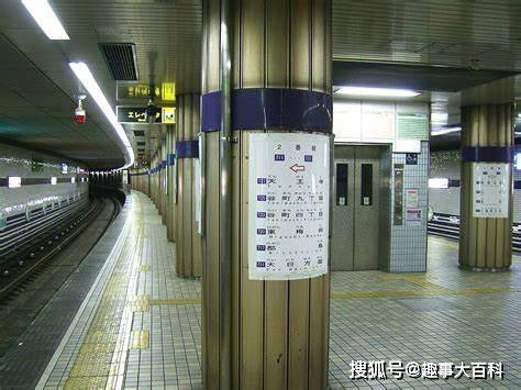 日本男坐火车逃票4年被捕,悄咪咪紧跟乘客出检