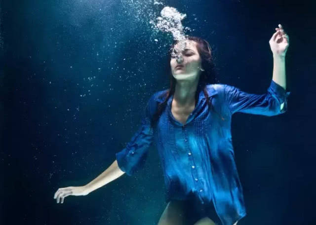 梦见自己衣服没了，探索梦境背后的深层含义