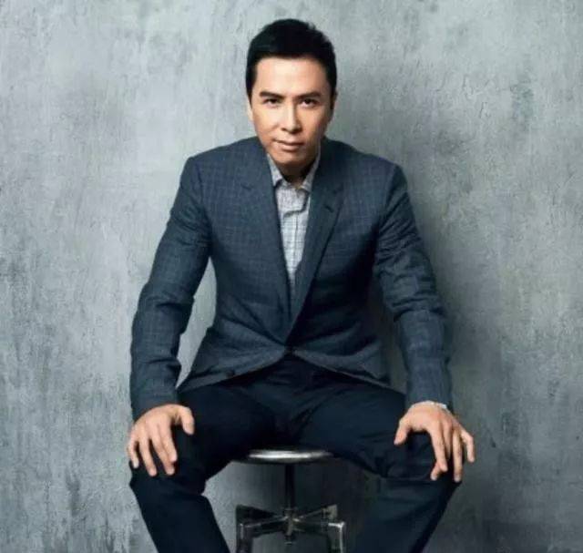 网警点名李连杰等明星,双重国籍被警告:放弃中国籍将被注销护照