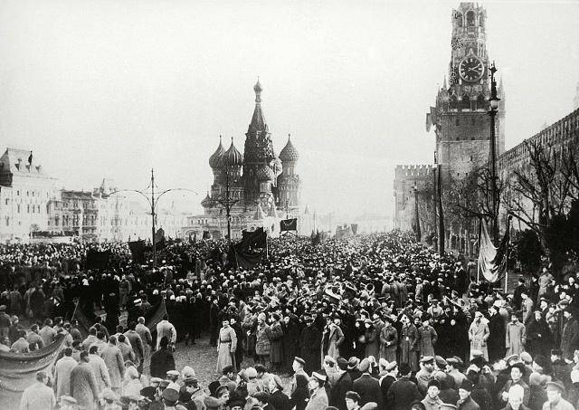 十二月党人起义对农奴改革和俄国资产阶级民主革命产生了深远影响