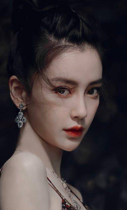 Angelababy抠图事件,angelababy抠图神剧 angelababy抠图走"云红毯",成果惊艳众人