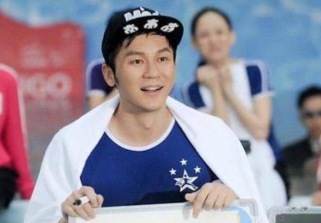 李晨41岁生日,跑男团集体送祝福,她的操作却惹人深思