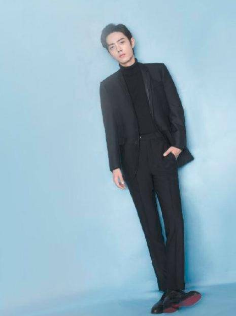 男星演绎黑西装:蔡徐坤变man,肖战帅气,陈志朋终于不夸张了