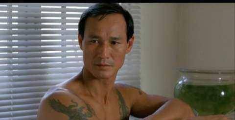 向华强敢让成龙下跪,竟然不敢惹这四个人,原来