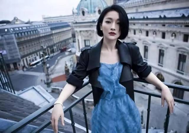 据悉,周迅作为模特的作品《阳光下的少女》被拍卖到了184万,而《远古