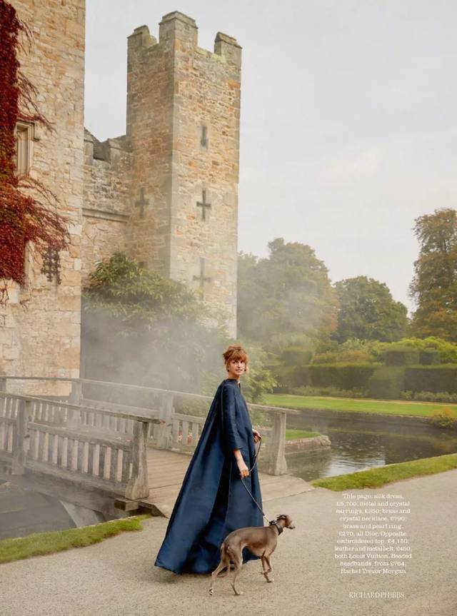 法国版《vogue》跨年合刊的这组珠宝大片更复古华美一些, 超模anna
