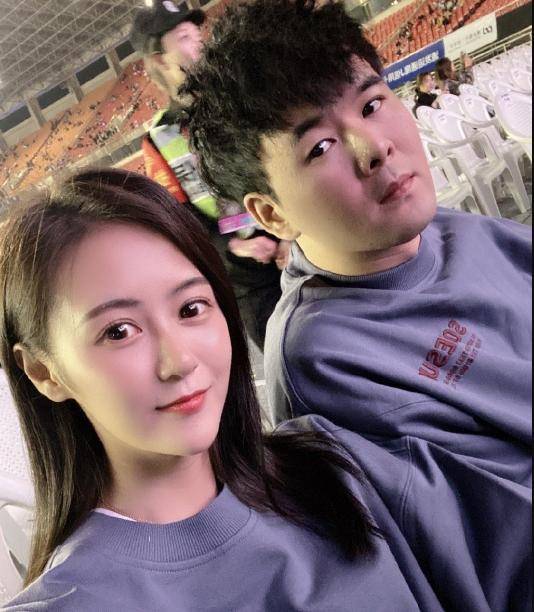 最感人的订婚礼物?虎牙贱圣欲打拳赛,拿金腰带