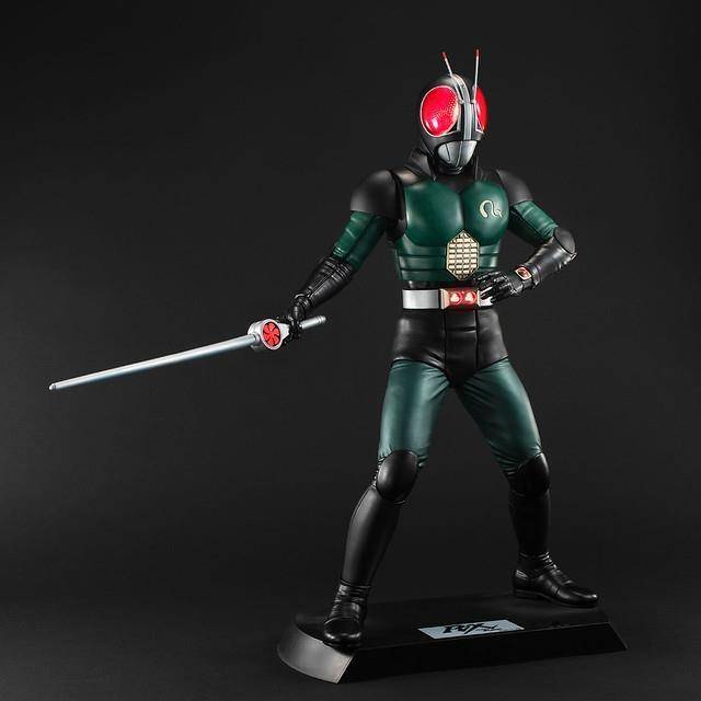 模玩资讯:megahouse 假面骑士black rx 大尺寸发光雕像