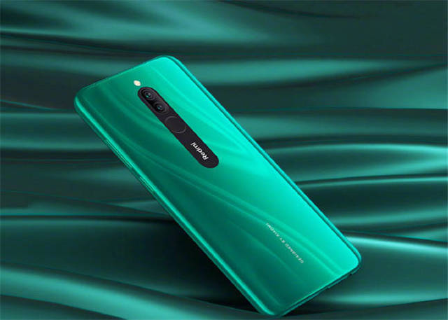 小米新机发布前,雷军就亲自发布微博,炫耀新机