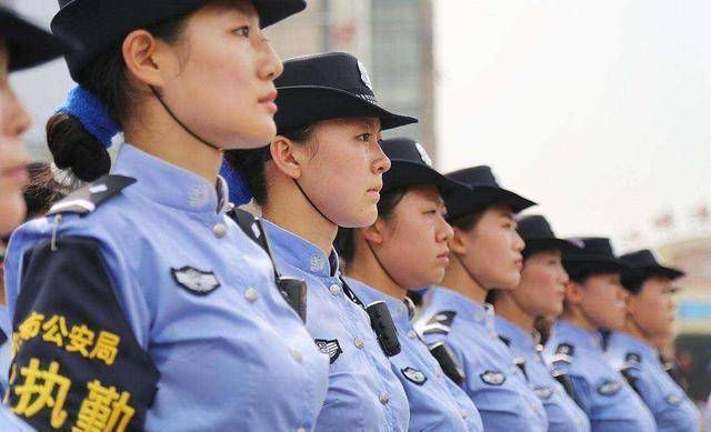 辅警被授衔可以涨工资了!网友:好激动