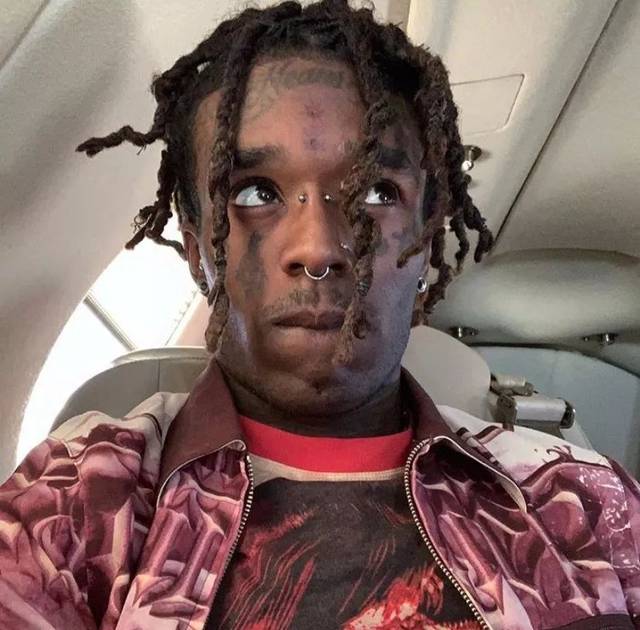 只有lil uzi vert 才配叫亚逼.