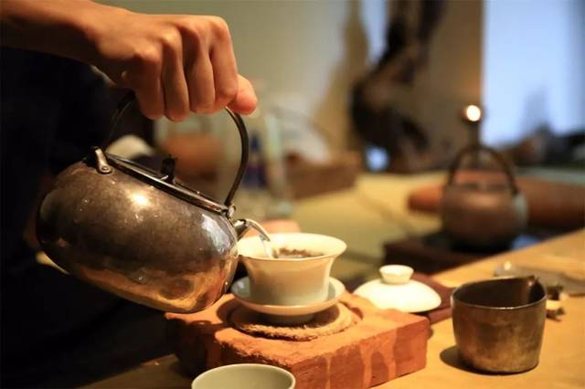 一杯酒,一盏茶,道尽半世沧桑