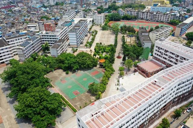 平南县中学110岁了,莘莘学子遍布国内外!她是你的母校