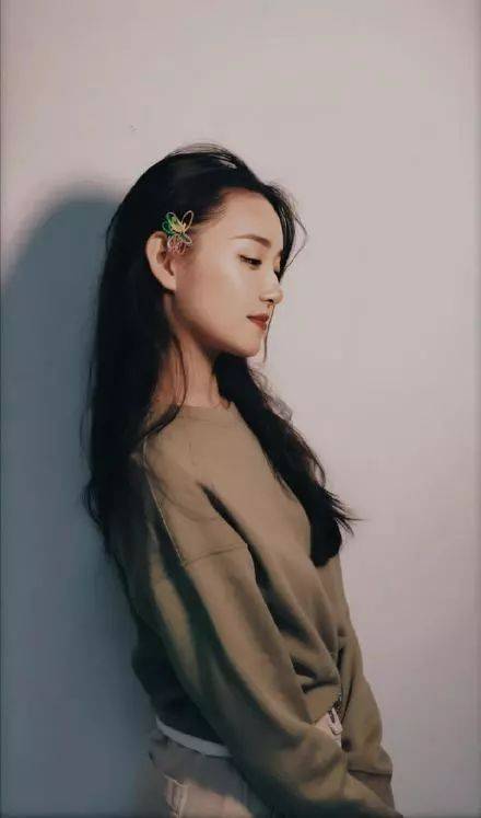 白敬亭注孤生?关晓彤新戏?乔欣变美?汤唯跌下神坛?蒋依依资源虐?