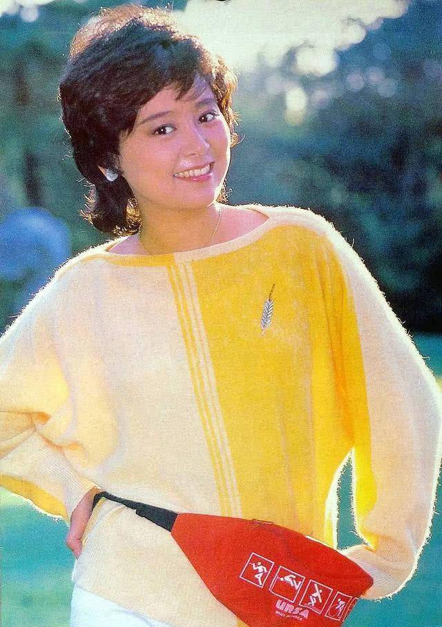 62岁著名演员张瑜,与丈夫离婚后单身29年,如今气质依旧
