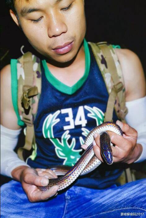 斗鱼官方出手封禁知名主播蛇哥直播间 水友质