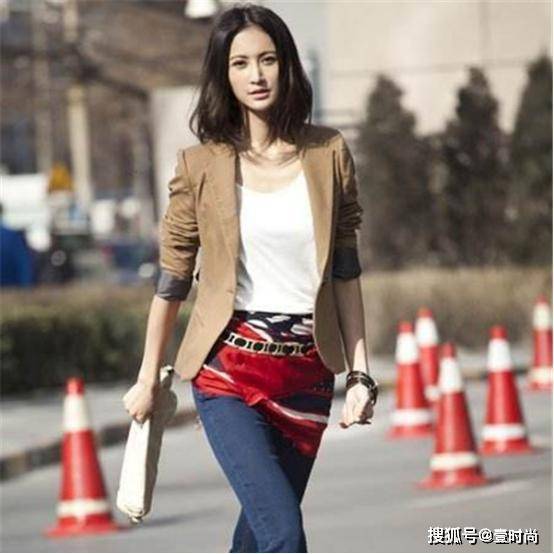 张歆艺《男人装》又现好身材,和产前没区别,穿搭一直是袁弘骄傲