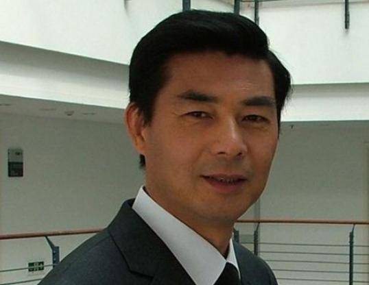 曹秋根,出生于上海宝山,1977年毕业于上海戏剧学院表演系,后就职于