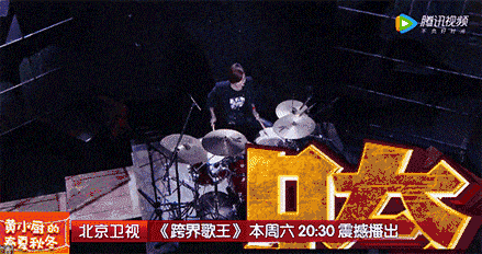 唱歌也不差,和自己最喜欢的歌手朴树去综艺《跨界歌王》里合唱一首