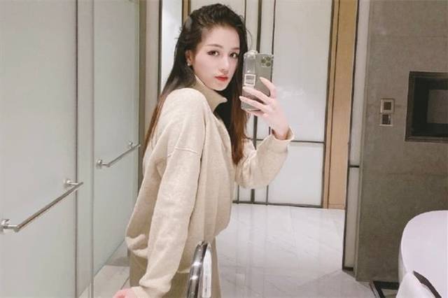新晋美女解说李芳艺蕾:长相似混血 曾参加最强大脑