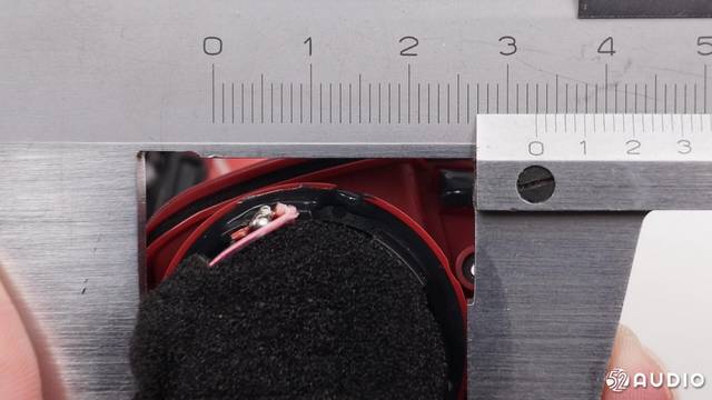 电池信息特写,cel赛尔集团,3.7v,1000mah,3.7wh.厚9mm,宽24mm,长46mm.