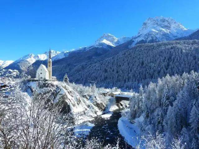 瑞士雪山中的那些露天温泉