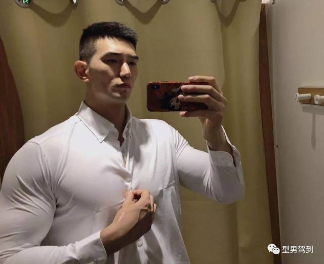 192cm肌肉版杨洋,酷似会所男模,网友直呼我可以