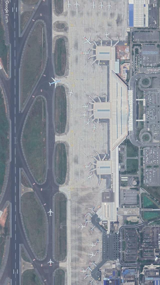 对外开放的一类航空口岸 是中国首个国家级航空港 郑州航空港经济综合