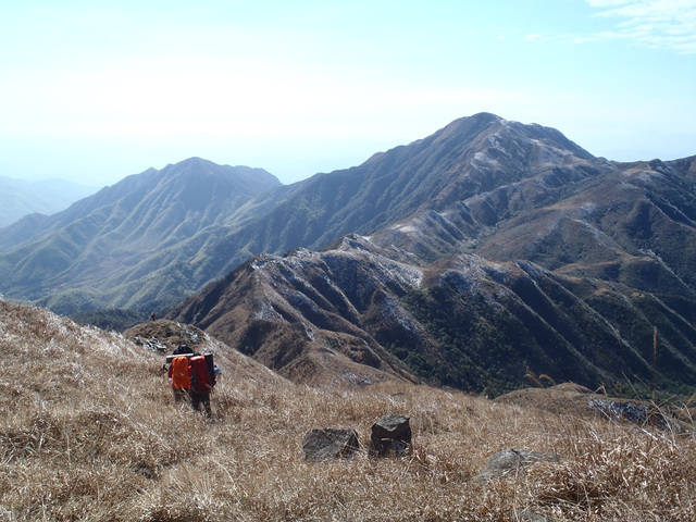 元旦徒步穿越万时山一脚踏三省赏高山云海冰雪雾凇