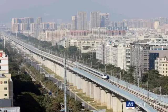 城际铁路将于12月15日已开通运营,成为沟通广州,东莞,深圳三市的快速