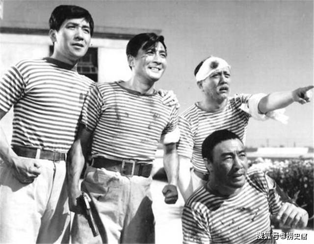 1957年赵丹主演的电影海魂引起轰动其中服装成了潮流