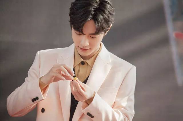 扒姨太爆料:李晨力挺蓝台?肖战获高层青睐?马