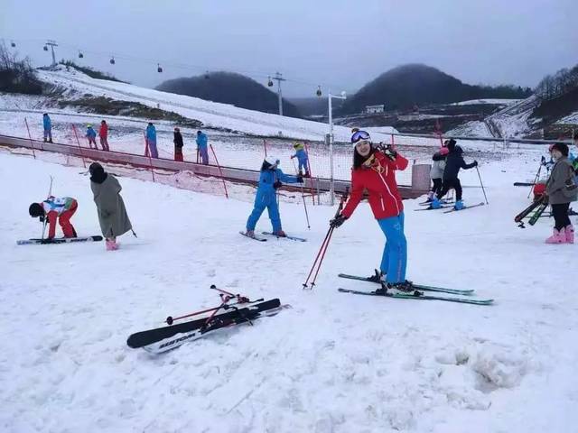 等到花儿都谢了,绿葱坡滑雪场今天终于开业啦