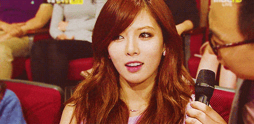 跟着泫雅的表情包开心一下吧!