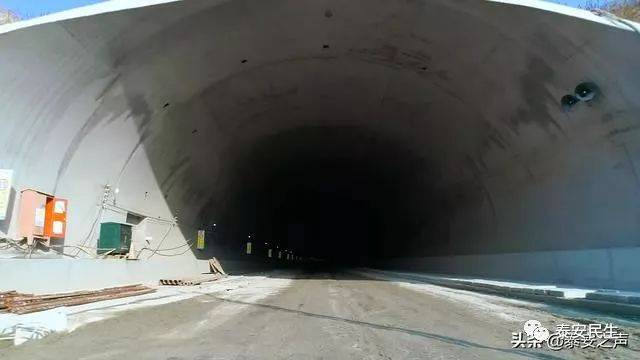 济泰高速公路长城岭隧道右线贯通 为明年济泰高速顺利