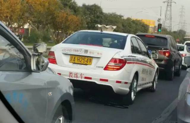 路上看见一辆保时捷教练车,给你来练手你敢吗?