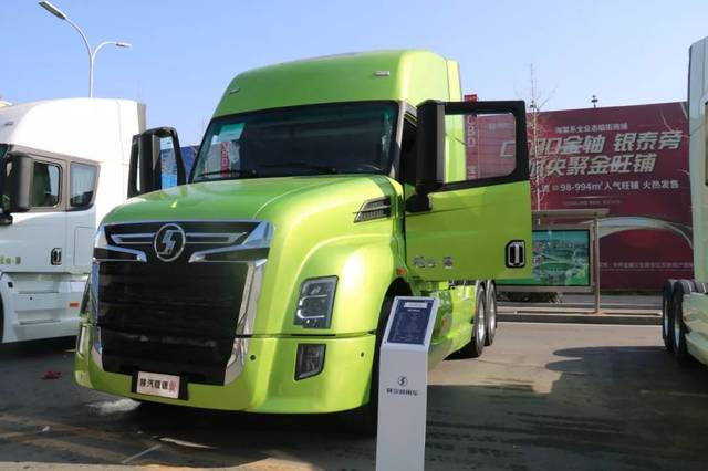 陕汽商用车2020年会展车一览!长头牵引车,翼系列新品齐亮相