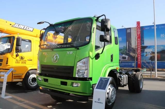 陕汽商用车2020年会展车一览!长头牵引车,翼系列新品齐亮相