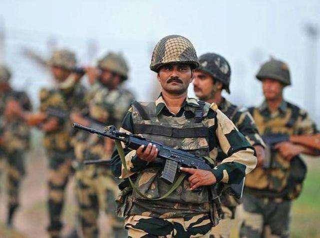 印度重兵边境集结,巴铁军方:是战争还是和平就看这两天了