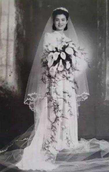 她23岁嫁首富豪门,千金散尽,靠卖油条再赚千亿