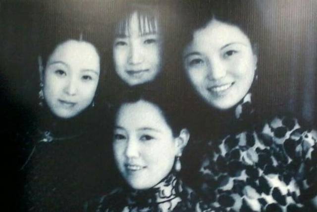 她23岁嫁首富豪门,千金散尽,靠卖油条再赚千亿